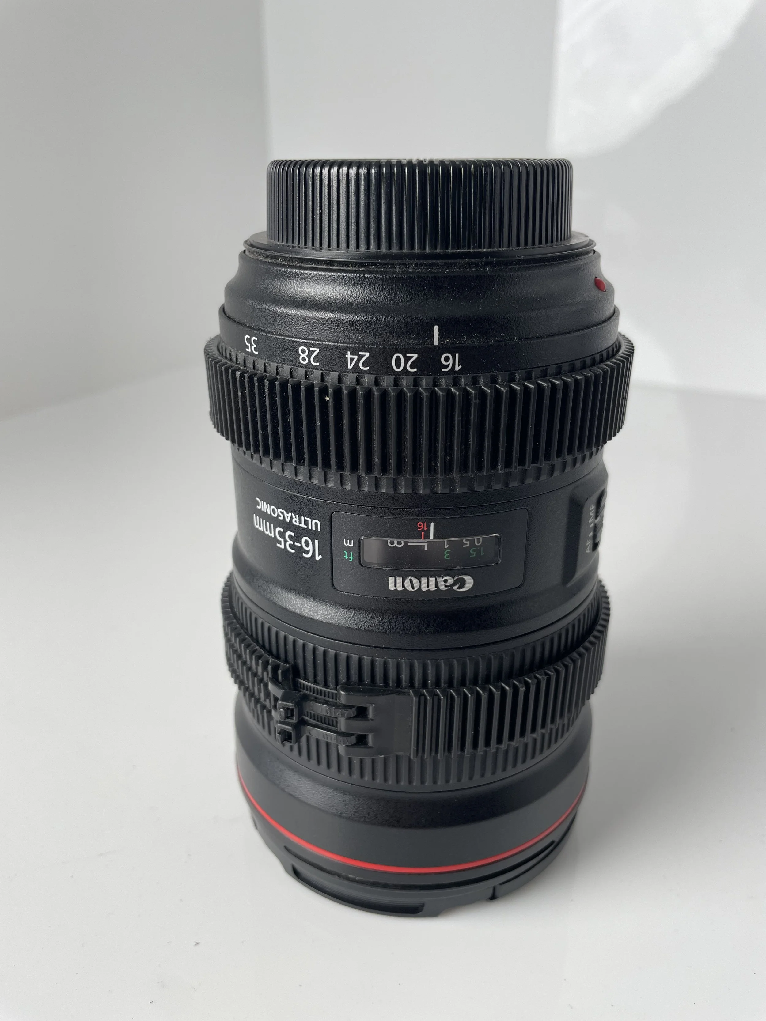 Canon EF 16–35mm f/2.8L III. Confirm which accessories are included.