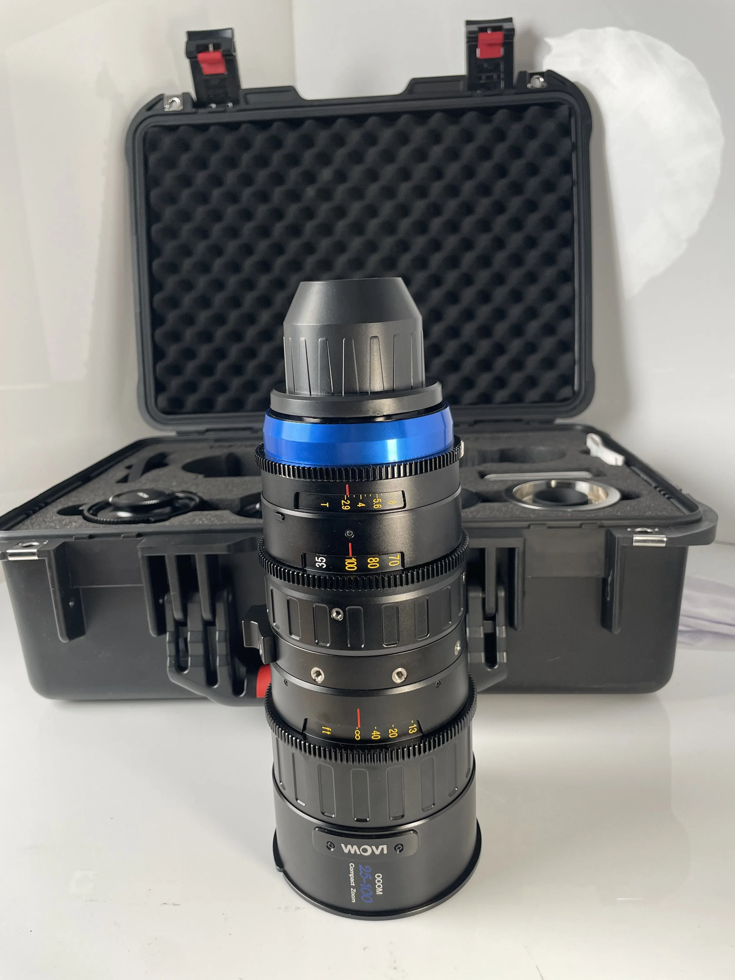Laowa OOOM 25–100mm, barrel view
