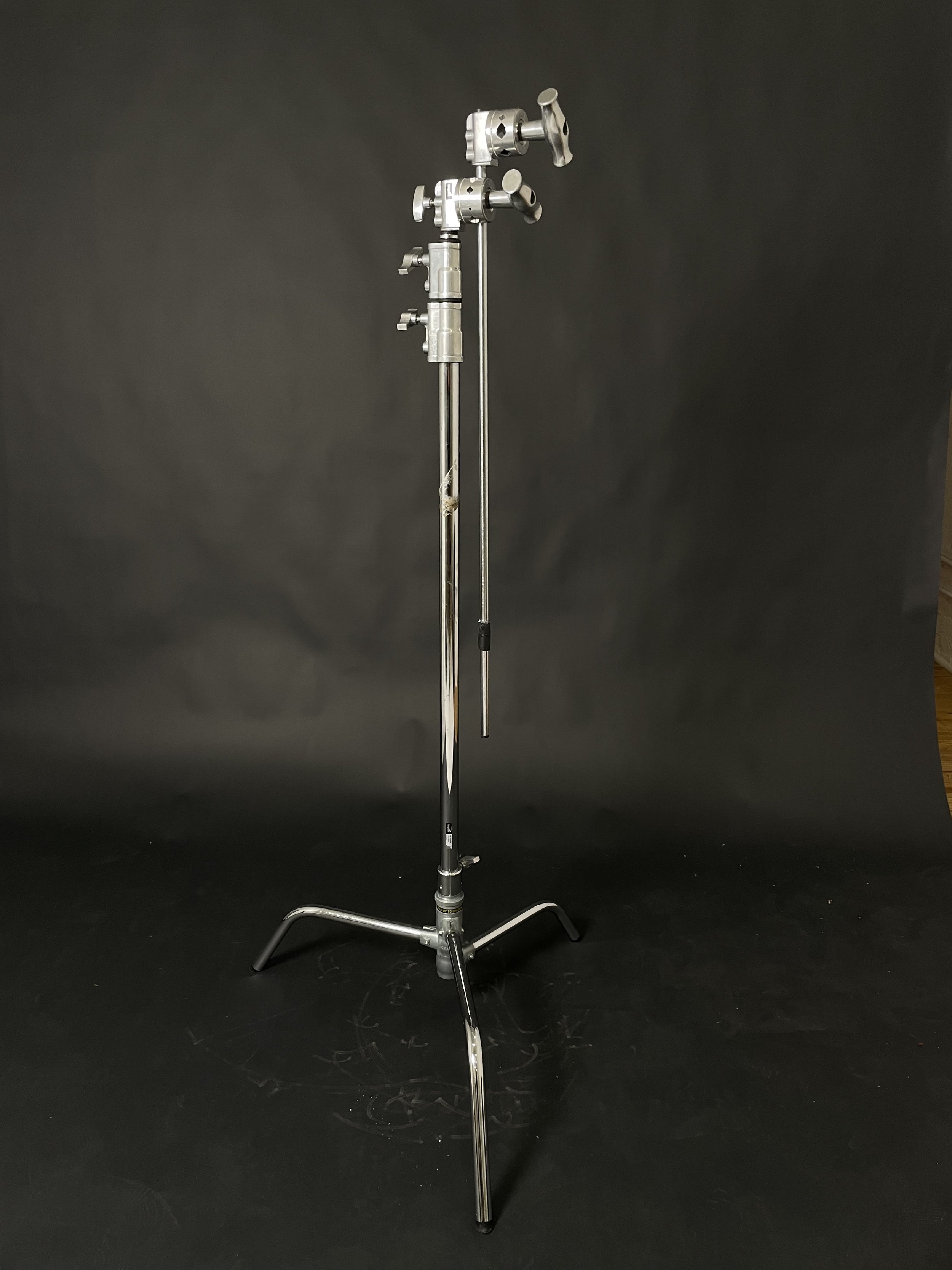 C-stand with arm shown. Confirm the included grip heads and exact package.
