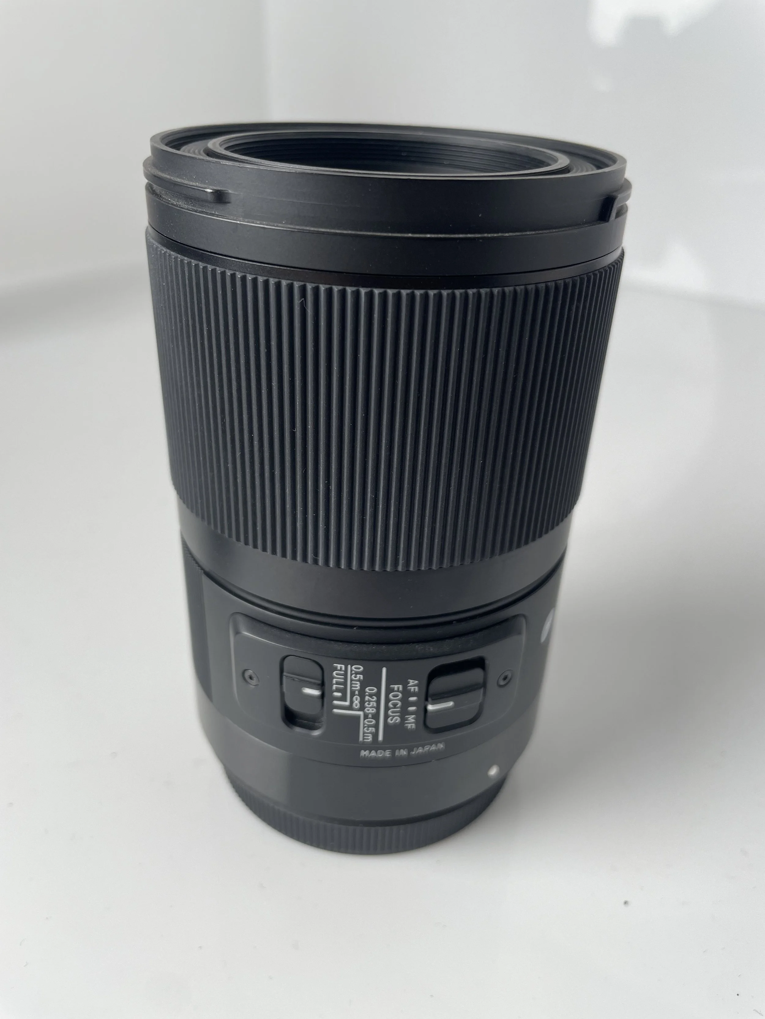 Sigma 70mm Macro Art, focus controls.