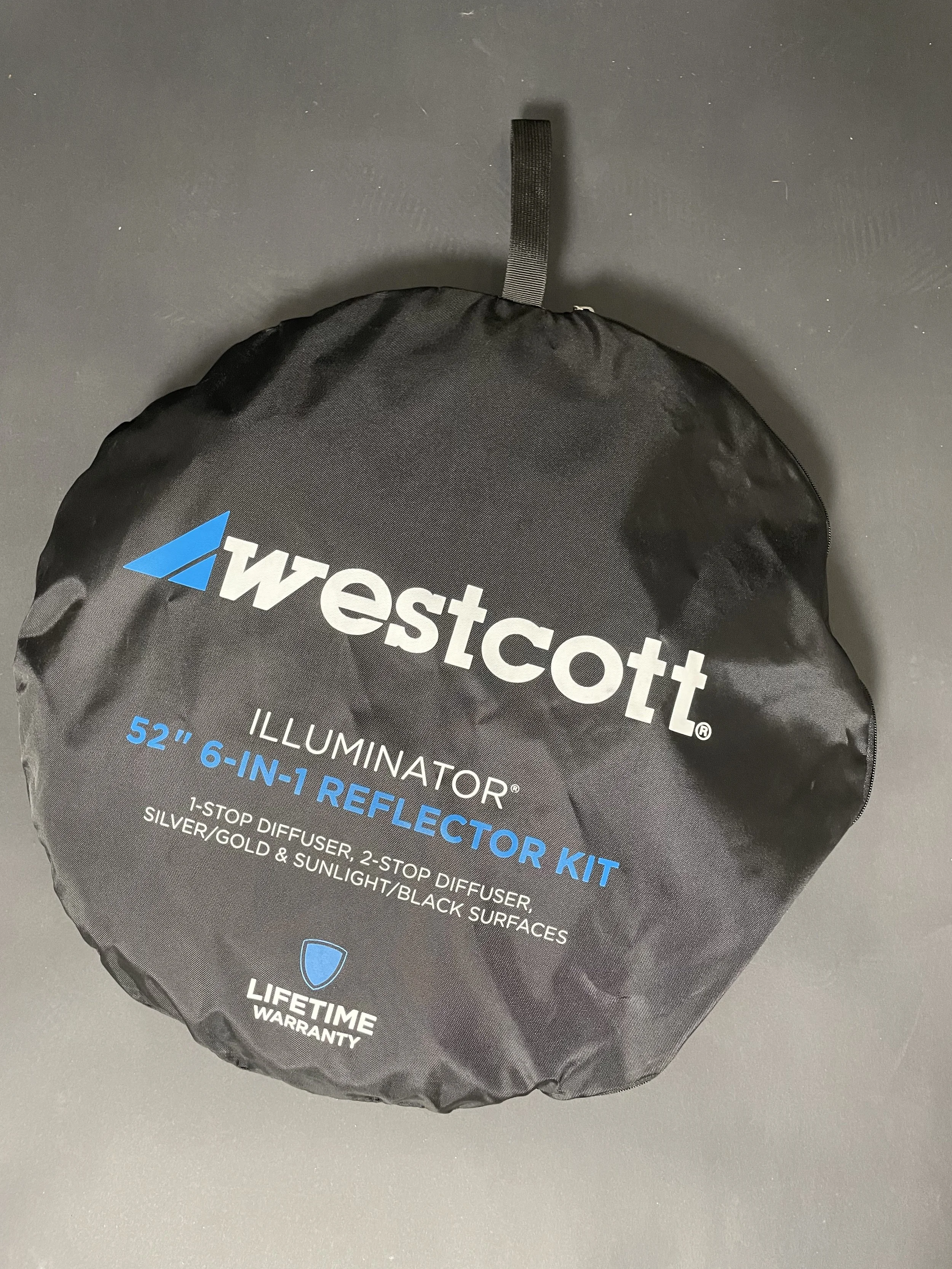 Westcott Illuminator 52-inch 6-in-1 reflector kit bag. Confirm the included kit contents.