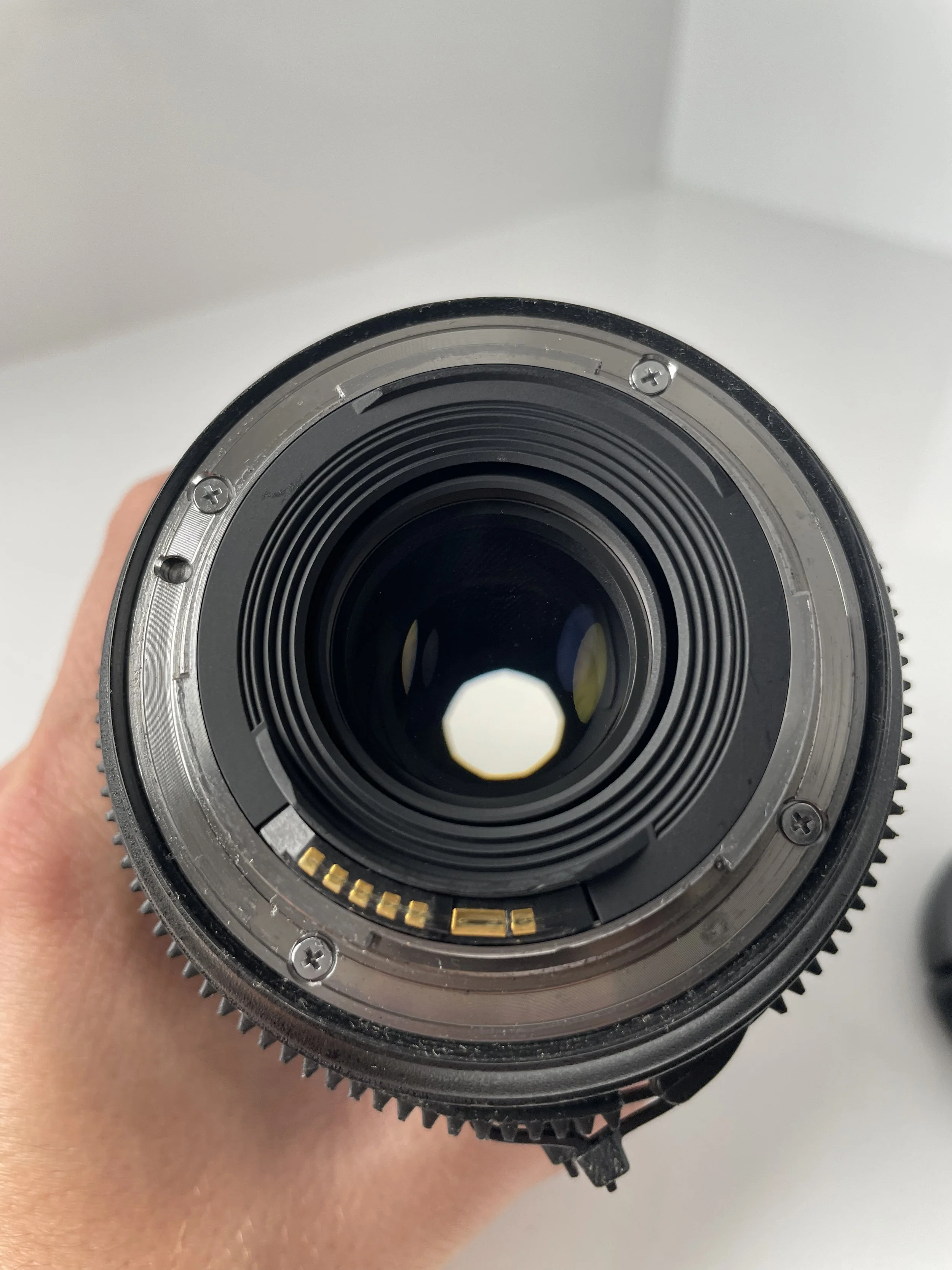Canon EF 16–35mm f/2.8L III, rear mount