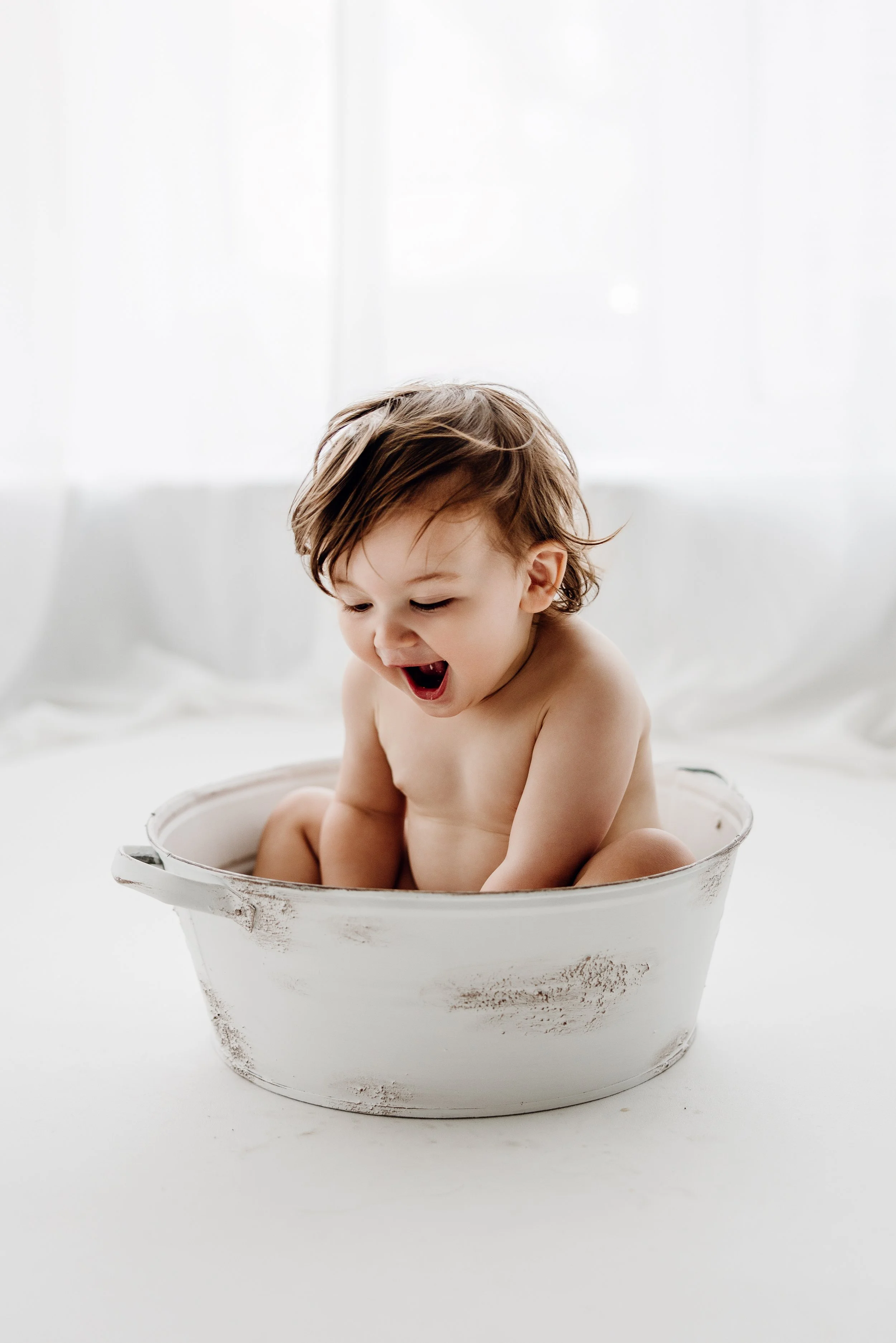 Babyshooting im Studio Kassel – Kind in der Badewanne – Fotografie Anne Günst