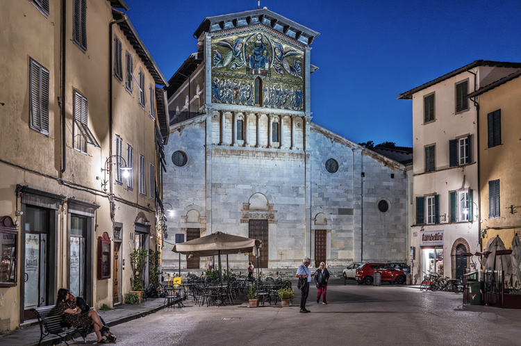 Lucca market stall