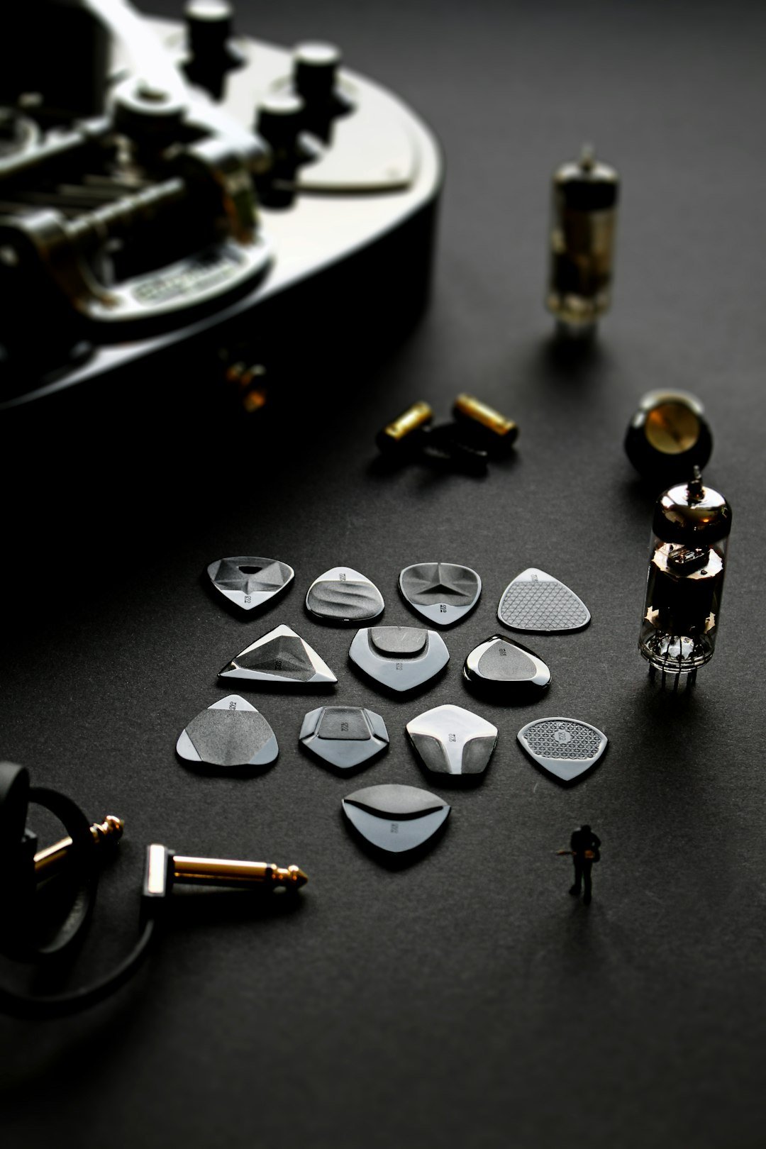 Essential Gear for Guitarists: Must-Have Tools and Accessories