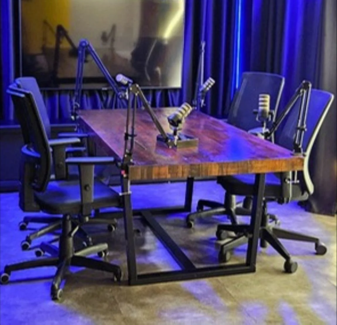 Sala de podcast do Ventta Studios, estúdio da Mariposa Filmes na Vila Olímpia