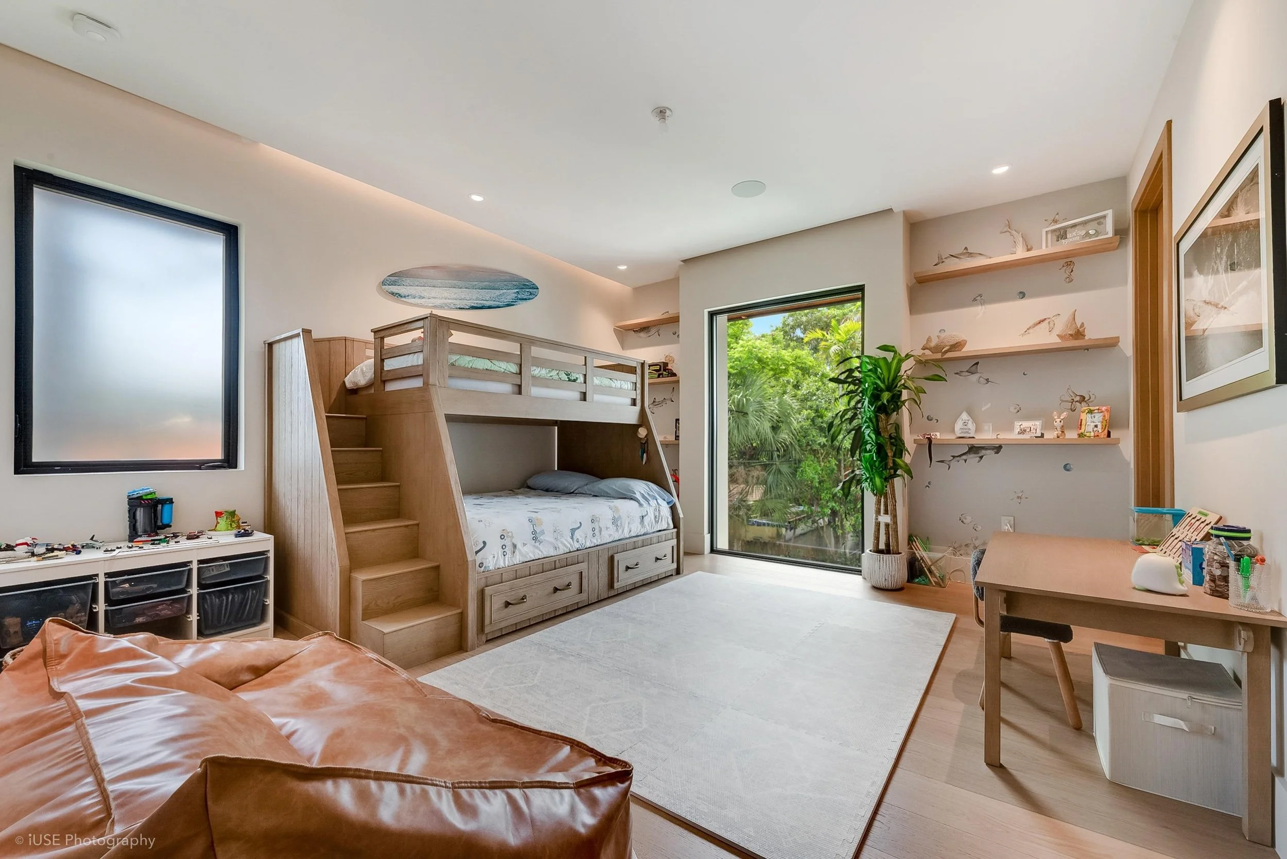 Tropical Modern · TR1