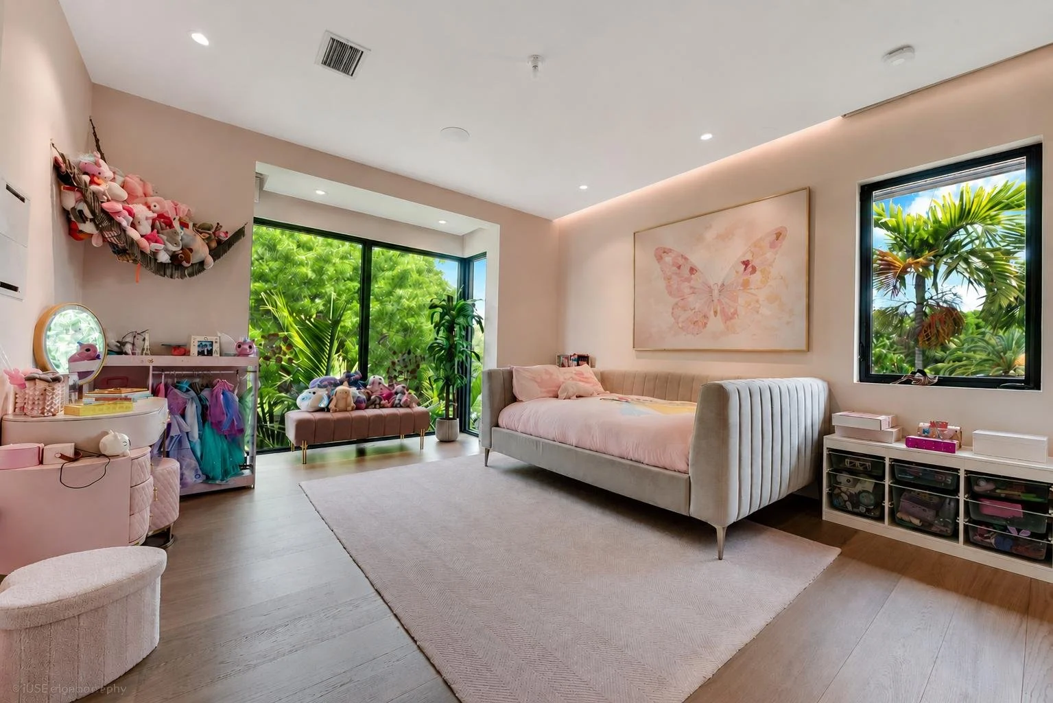 Tropical Modern · TR1