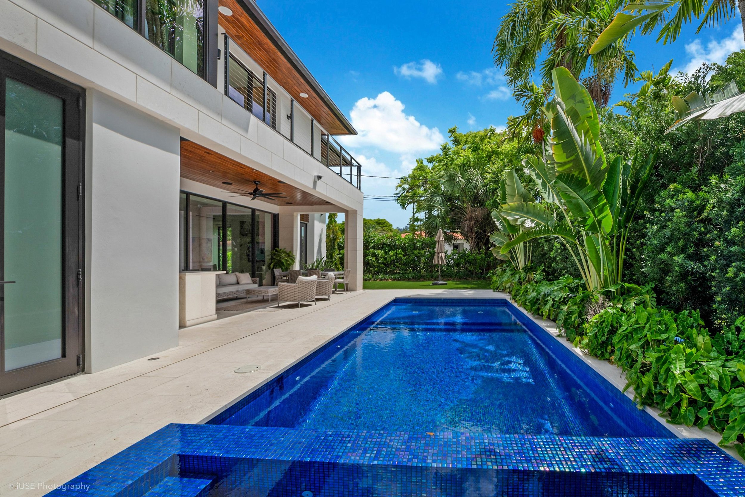 Tropical Modern · TR1
