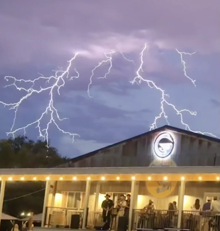 Live music on the Gander Taphouse patio at night