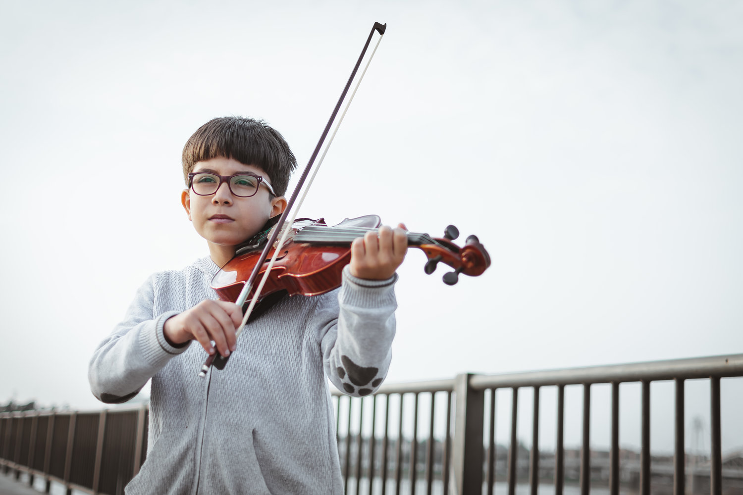 My brother played the violin. Маленький скрипач. Известные скрипачи. Игра на инструментах. Музыкальные инструменты для детей.