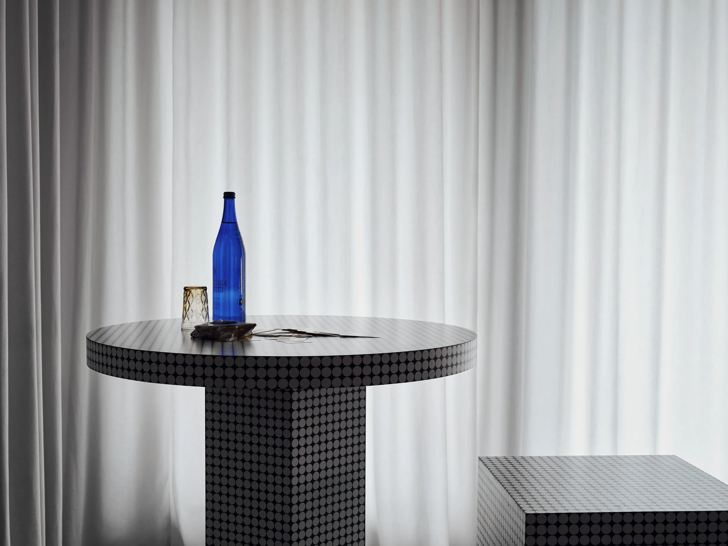 SL-4 ROUND TABLE - Image 4