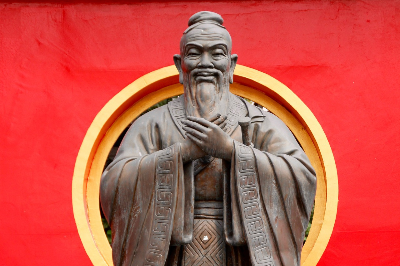 Где было конфуцианство. Конфуций Китай. Конфуцианство символ. Тянь Цзы конфуцианство. Конфуций знак конфуцианства.