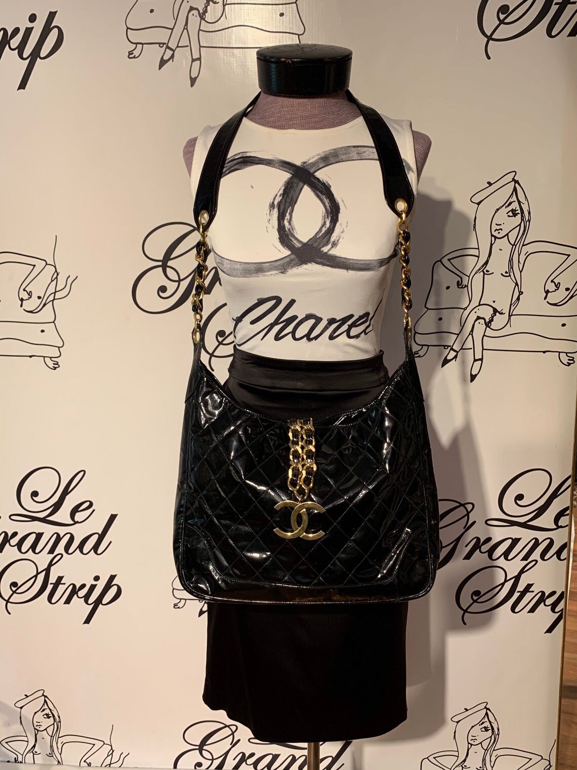 Vintage Chanel 90's Oversized Black Patent Leather Shoulder Bag — Le Grand  Strip