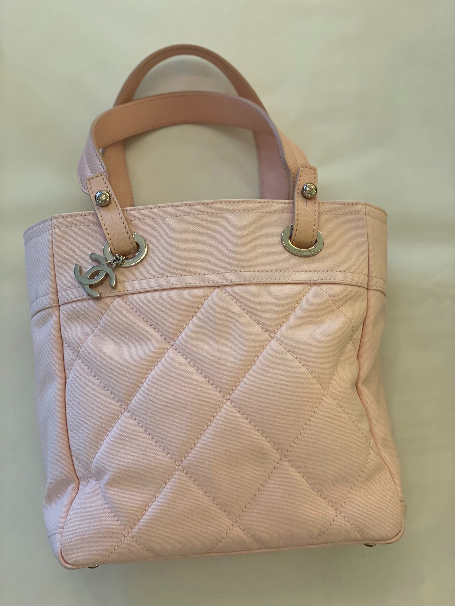 Chanel VIP Tote Quilted Iridescent Calfskin Large Neutral 571281