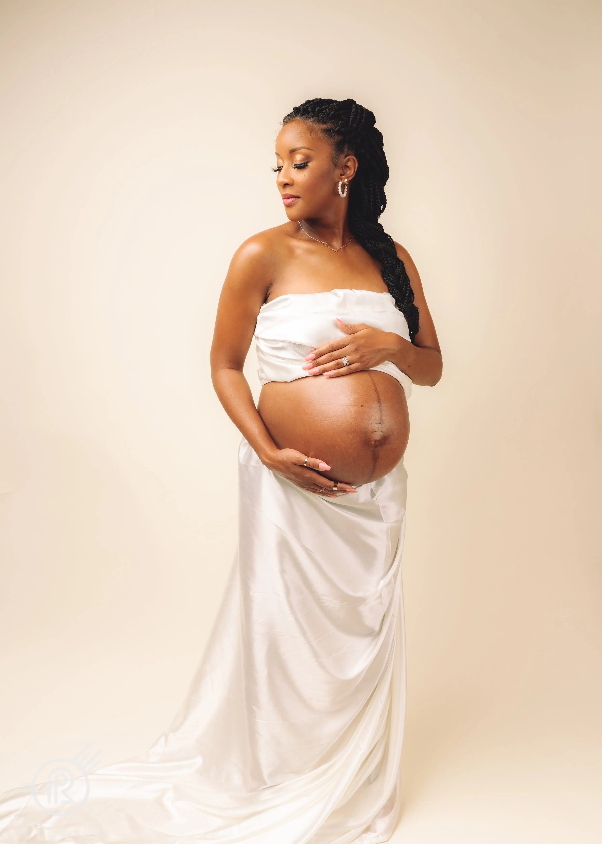 Maternity portrait by Refract Photography