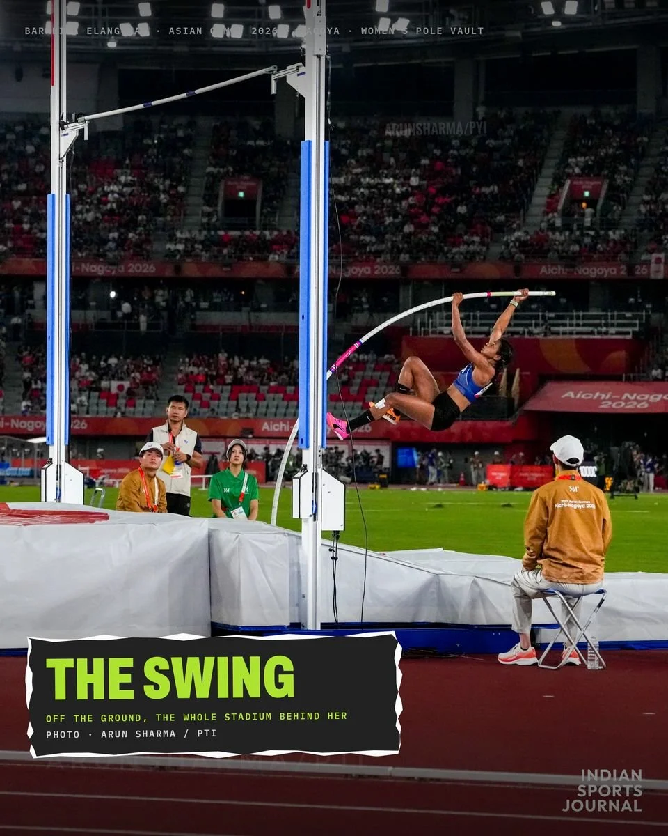 ISJ slide: The swing, Baranica in flight on a bending pole between the uprights in front of the Nagoya stands