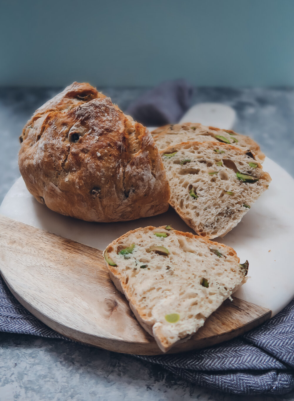 Easy No-Knead Olive & Herb Bread