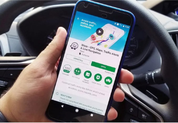 Waze interface showcasing new features designed to enhance urban navigation and improve user experience.