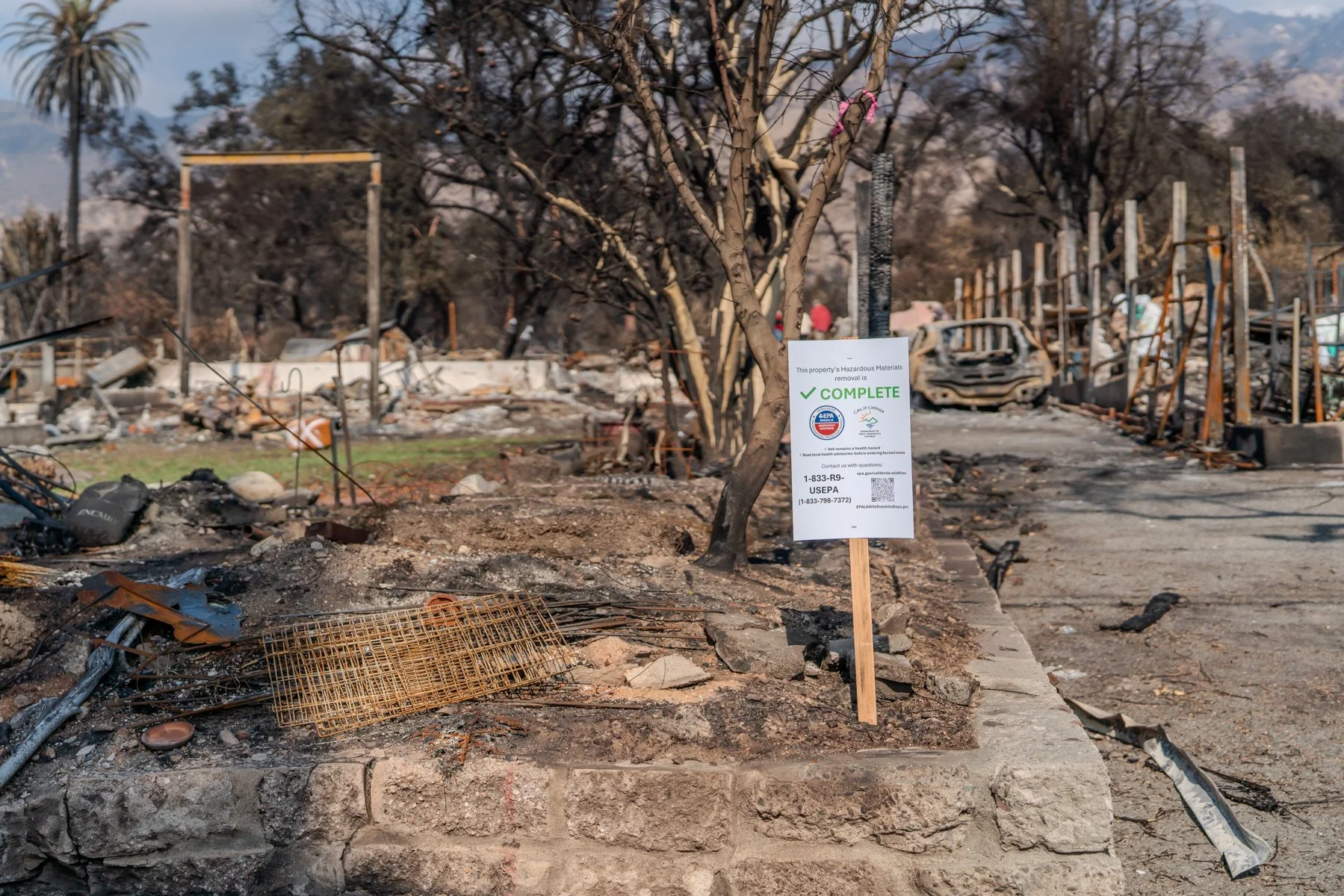 EPA contractors working Altadena burn area, January 28, 2025