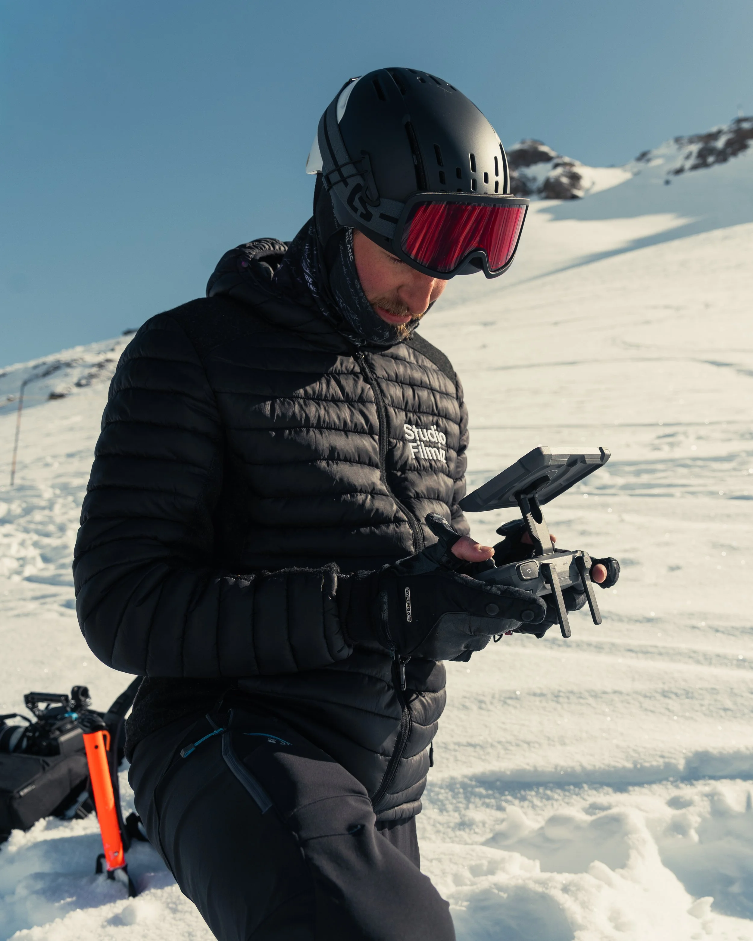 Romain Dancre en tournage dans les montagnes de Bonneval-sur-Arc