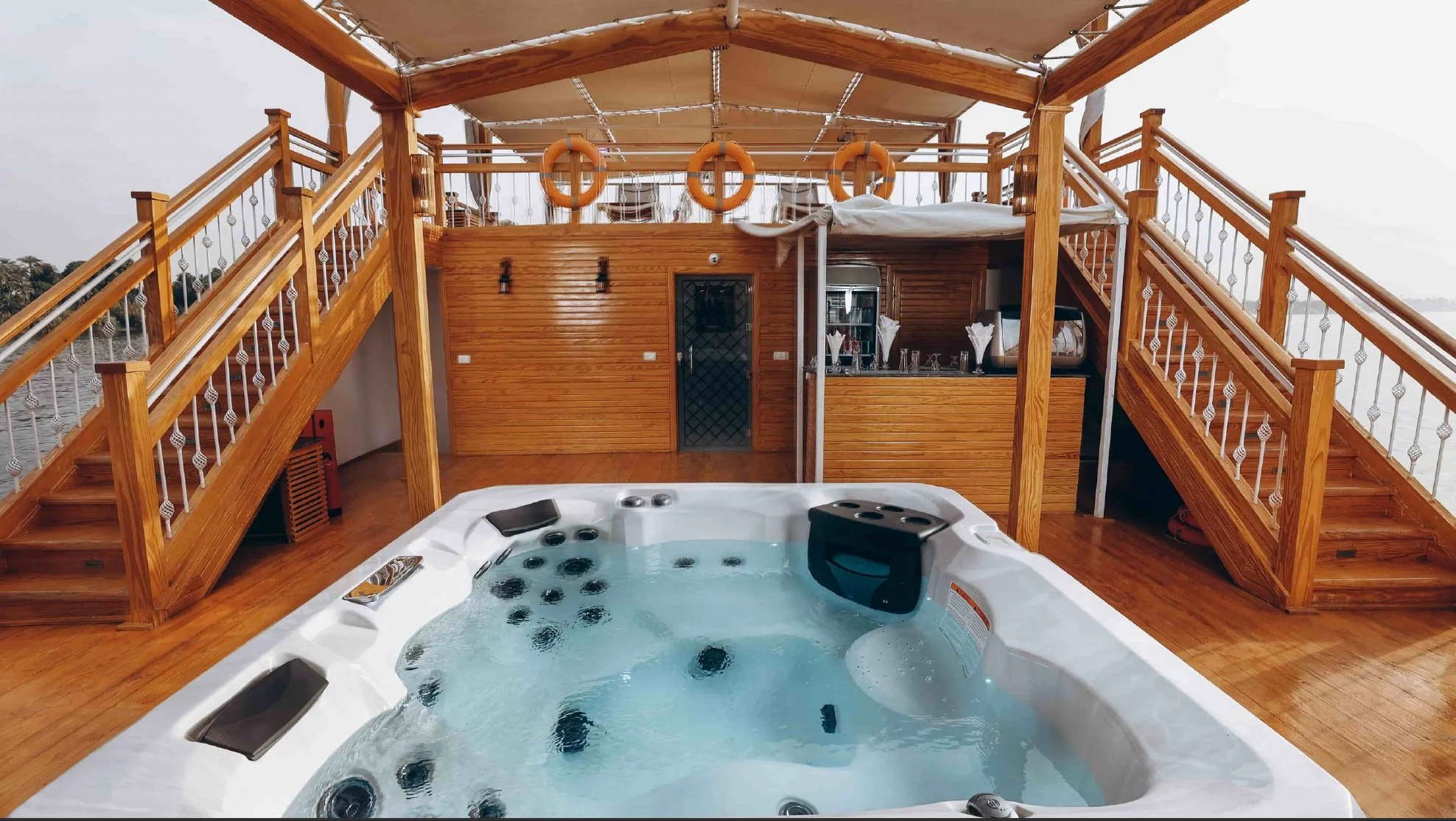 La Rose rooftop Jacuzzi