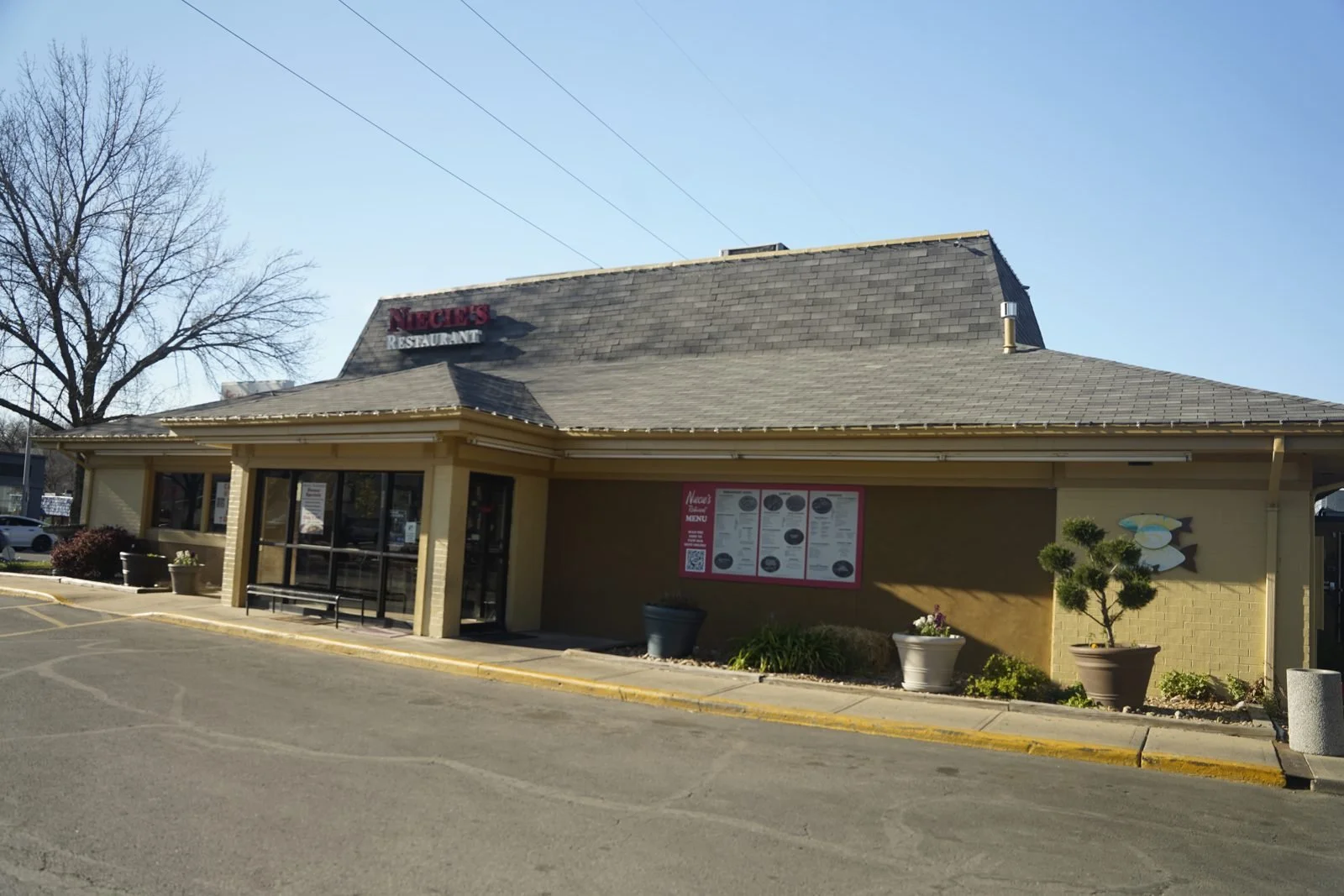 Niecie’s Restaurant entrance at 6441 Troost Avenue in Kansas City