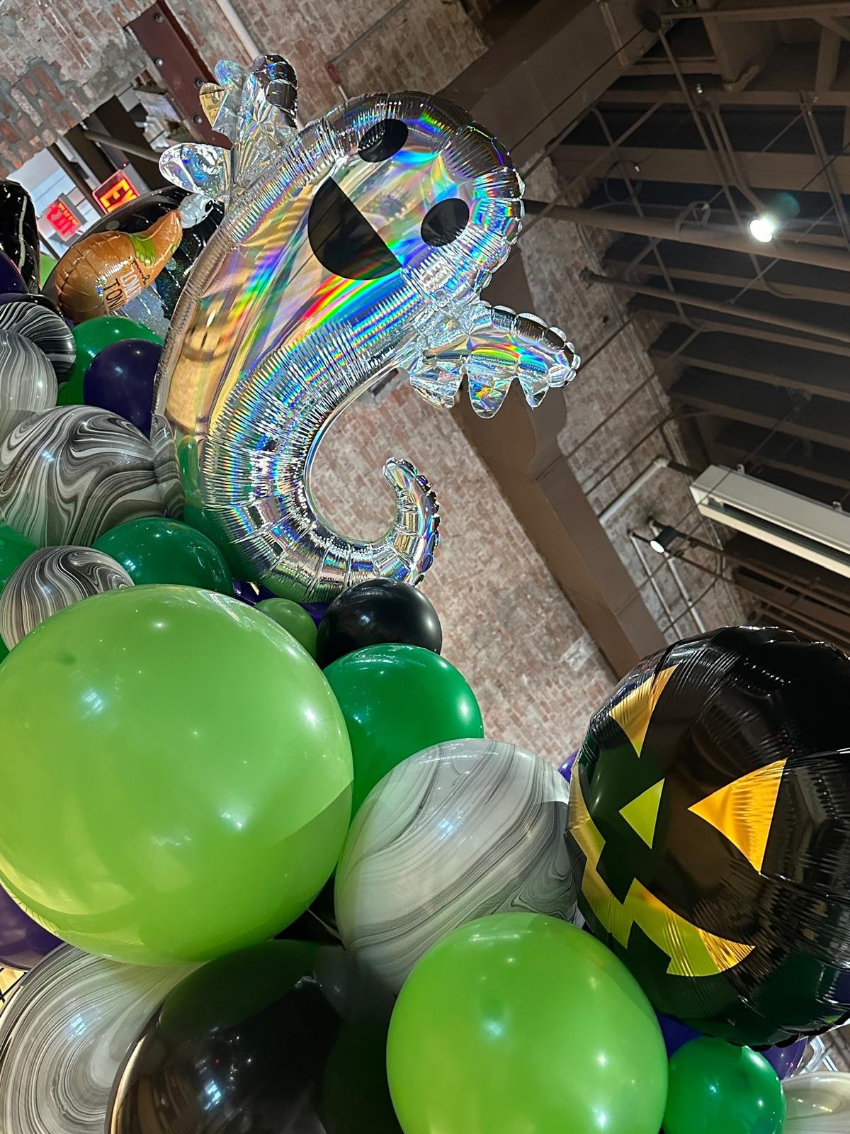 Halloween balloon decor with pumpkins and ghosts in NYC by Balloons To Go