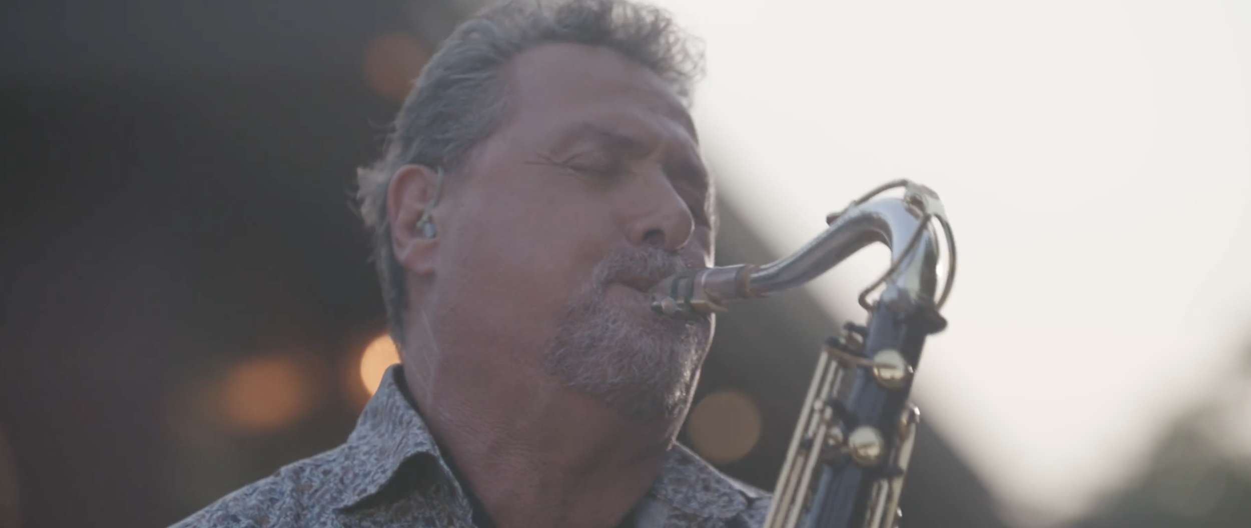 Richard Elliot performing