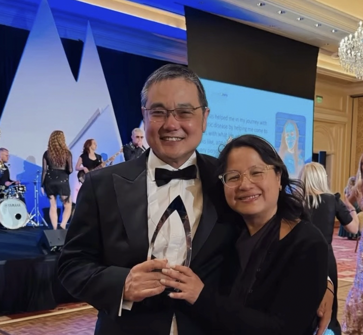 Dr. Clive Liu at an award ceremony