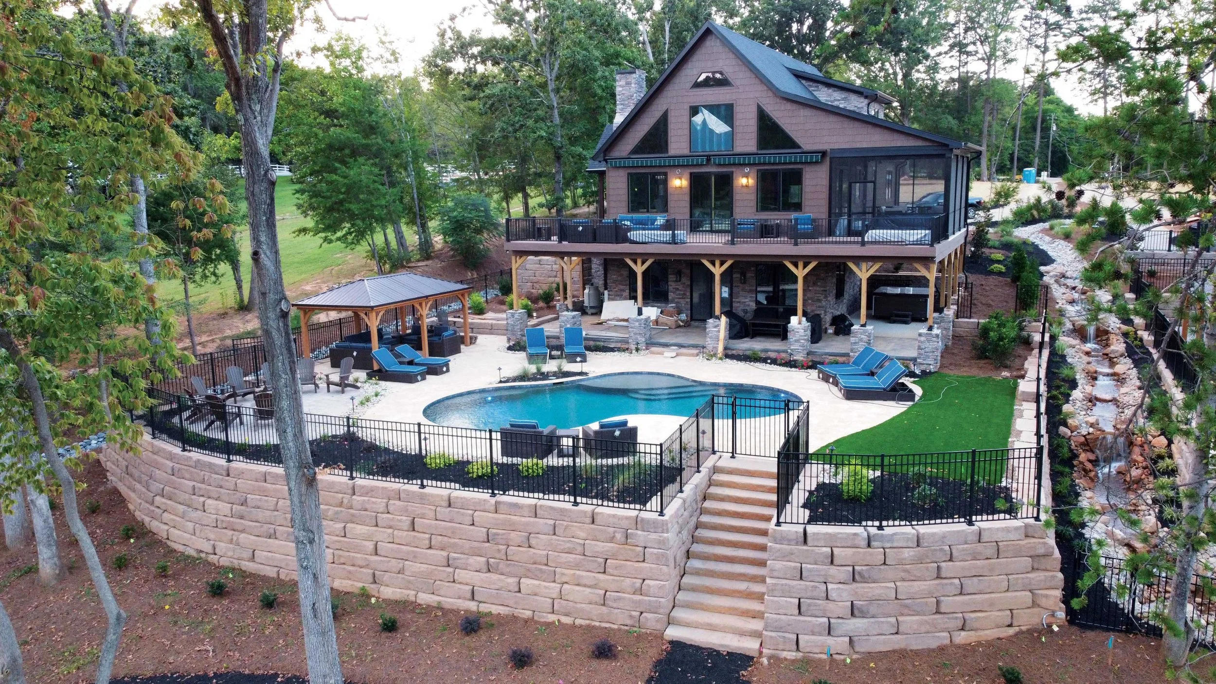 Kodah curved retaining wall in residential landscape