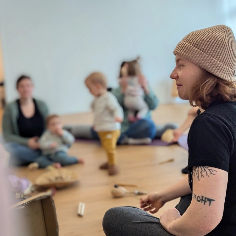 Ein Gitarrist und ein Saxophonist