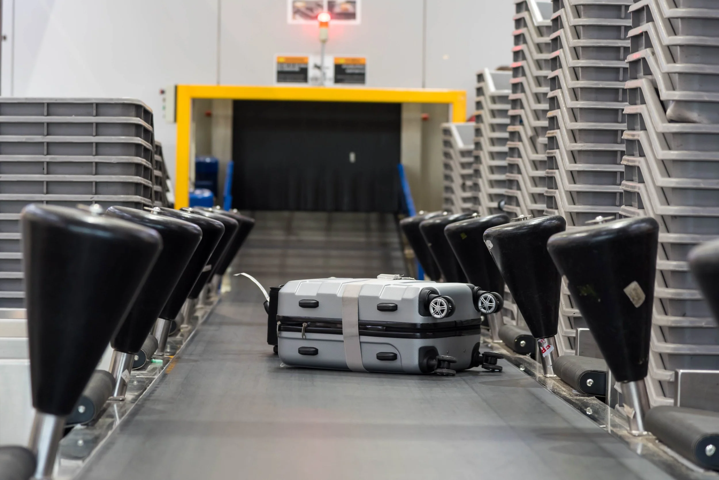 Modern airport baggage handling conveyor and sortation system