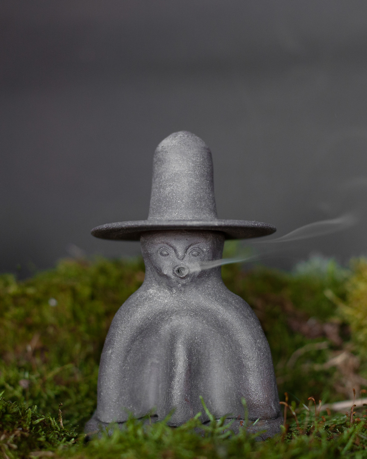 CERES No.2 wide brim form — smoke on moss