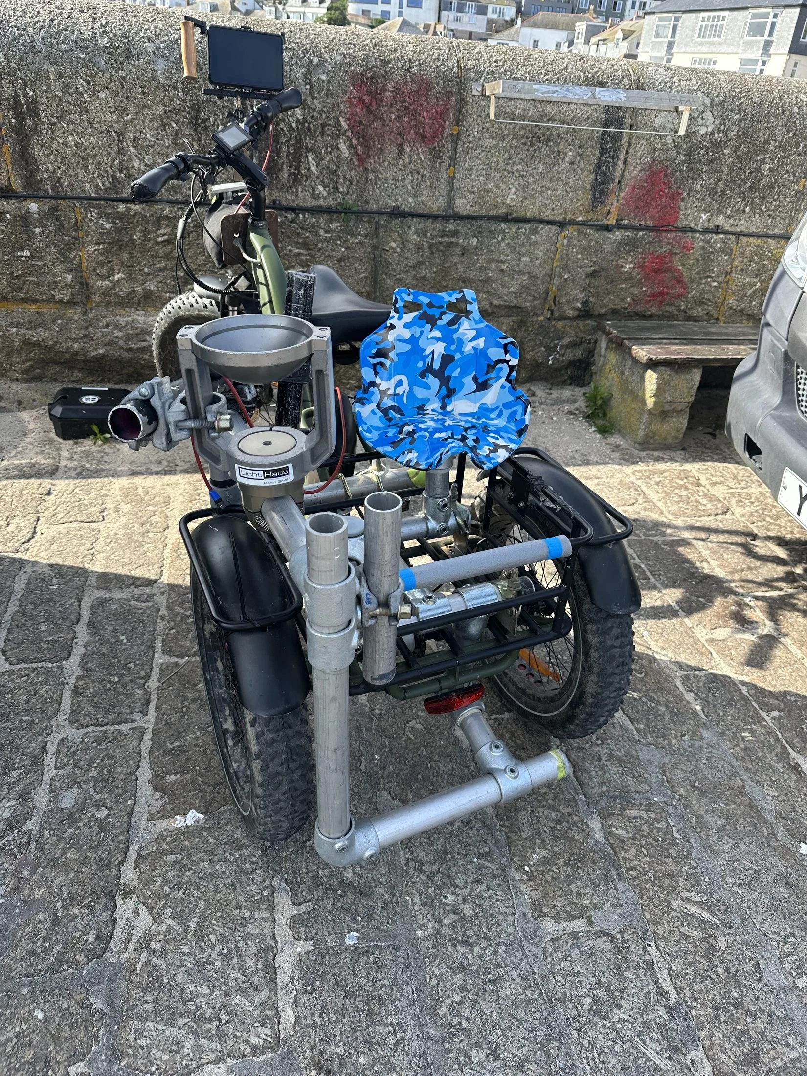 Front camera rig mounted on the cine-trike
