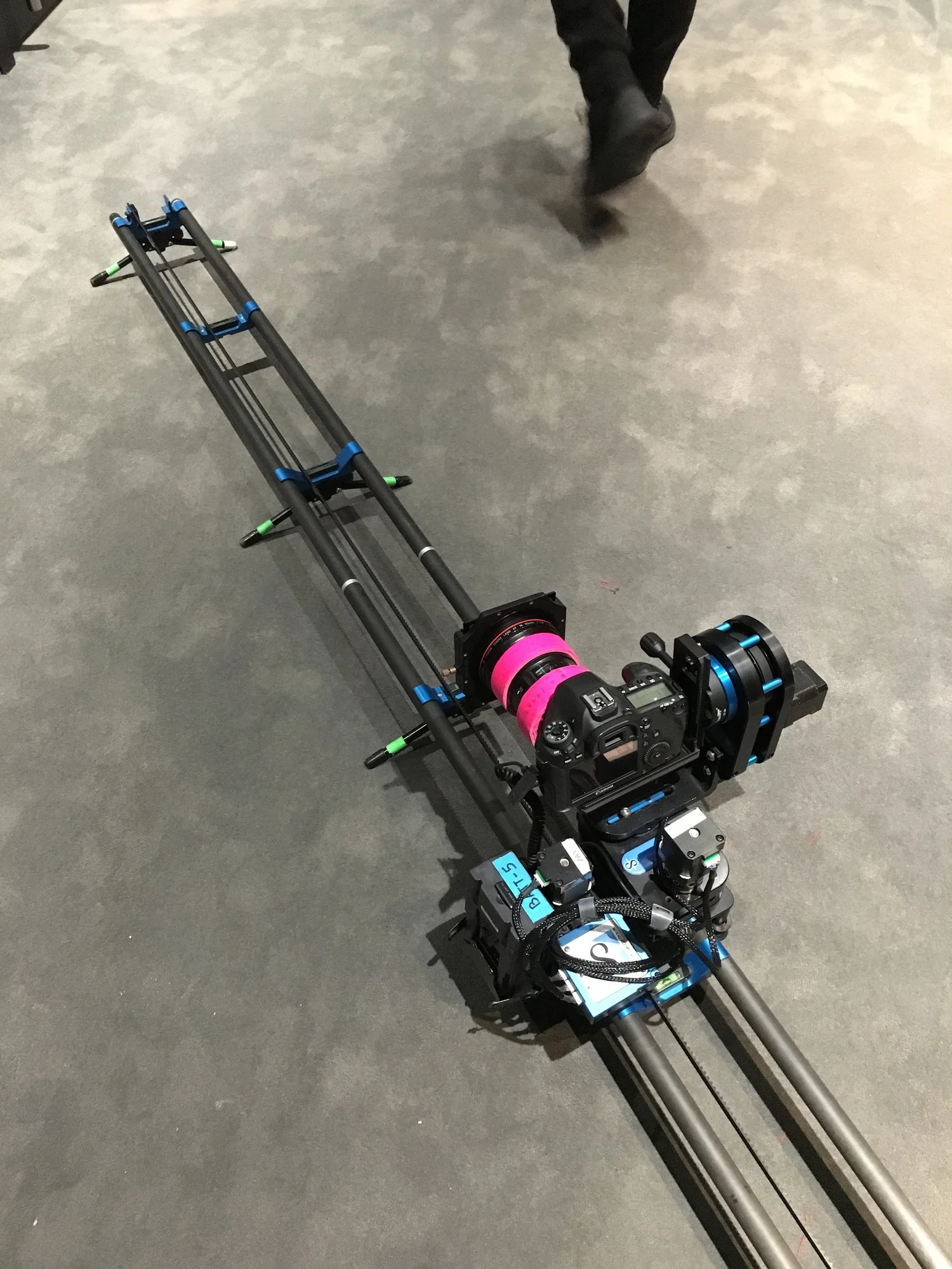 Motion control timelapse slider with a Canon on a two-axis head, seen from above