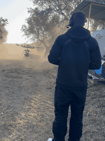 Alta 8 taking off in the dust, pilot in the foreground