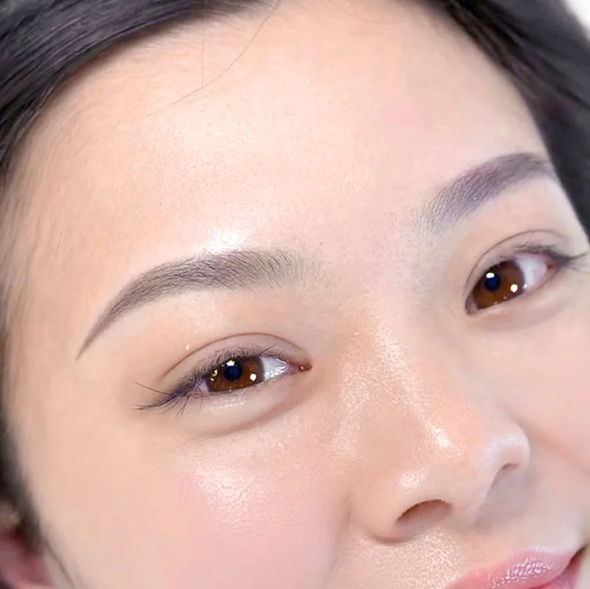 Soft powder finished brows