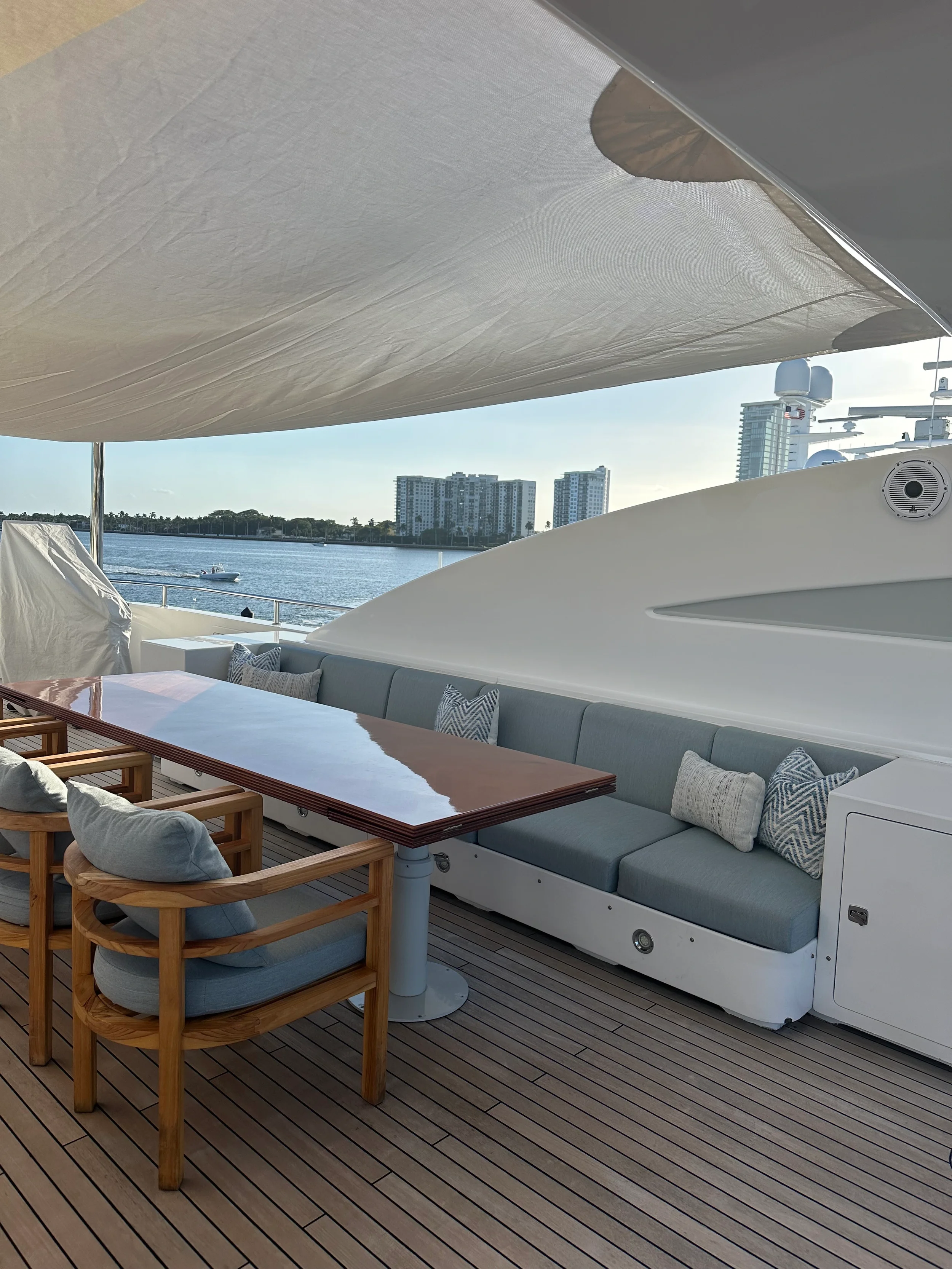 Custom sun loungers and modular seating on a teak deck - Superyacht exterior furniture Custom sun loungers and modular seating on a teak deck - Superyacht exterior furniture