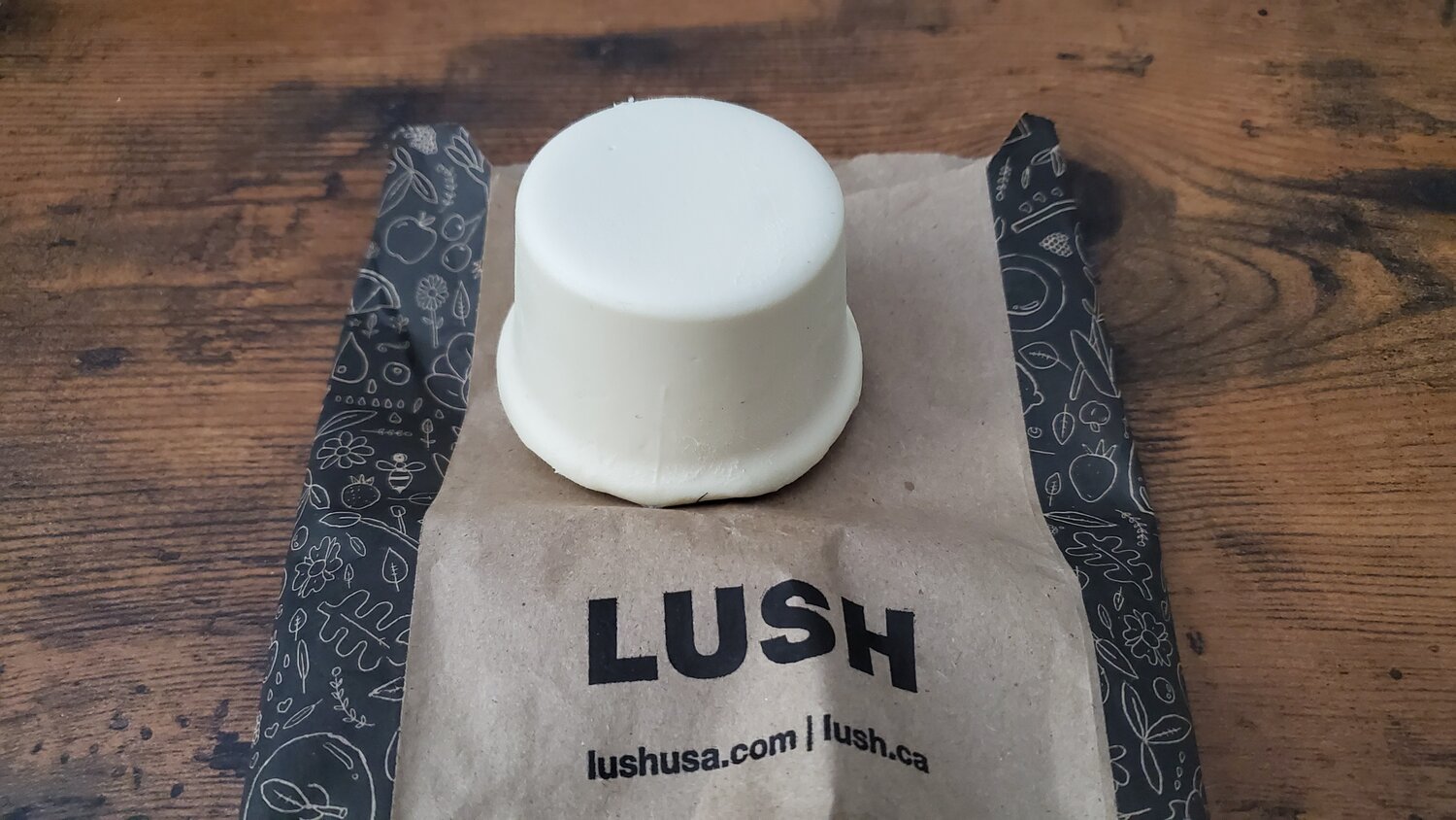 Lush's Lotion Bar Review: we smothered this zero-waste lotion on our legs  for a couple of weeks. — The Reduce Report