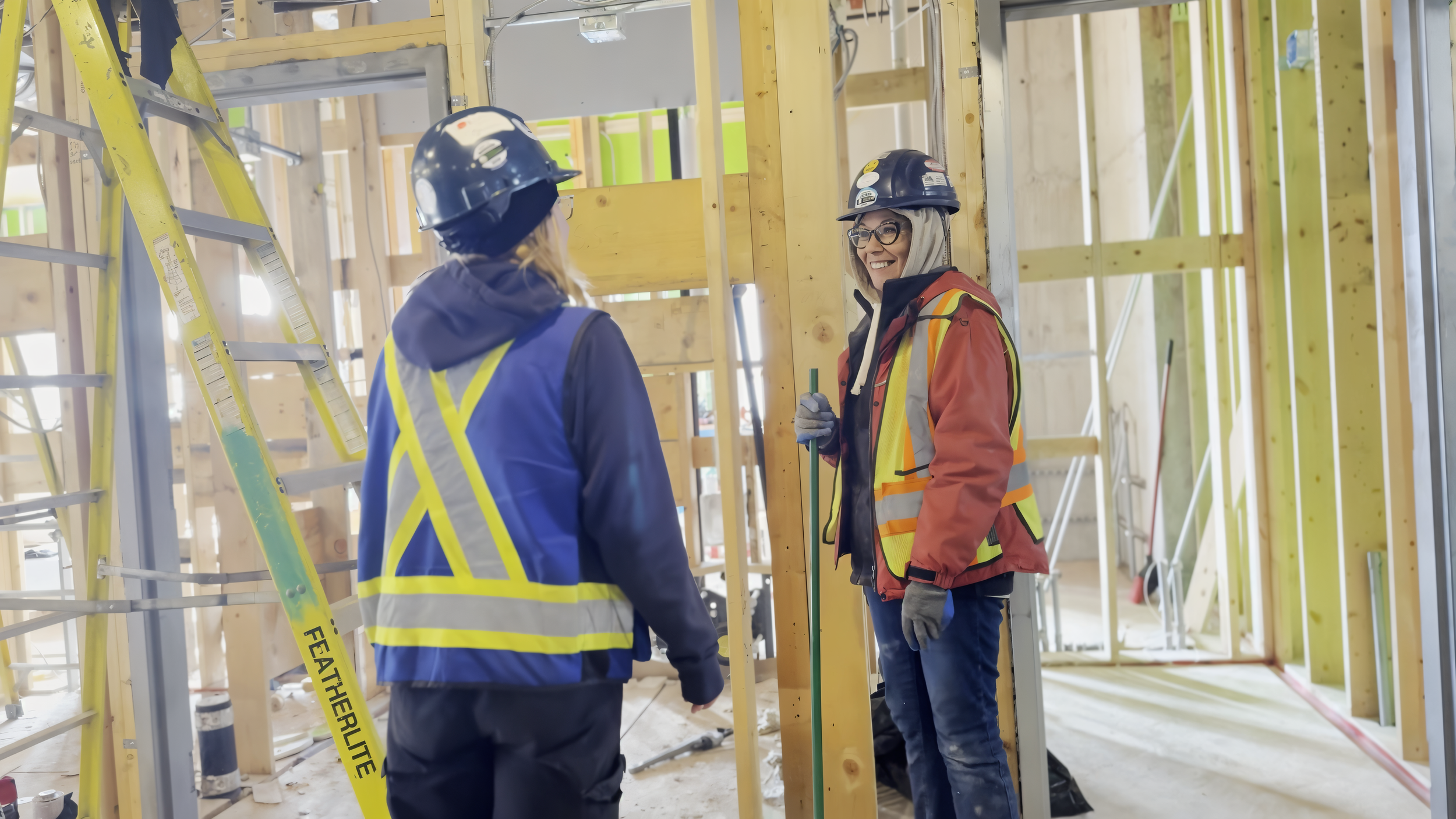Blue Anvil QA rep checking in with a tradesperson on a framing site