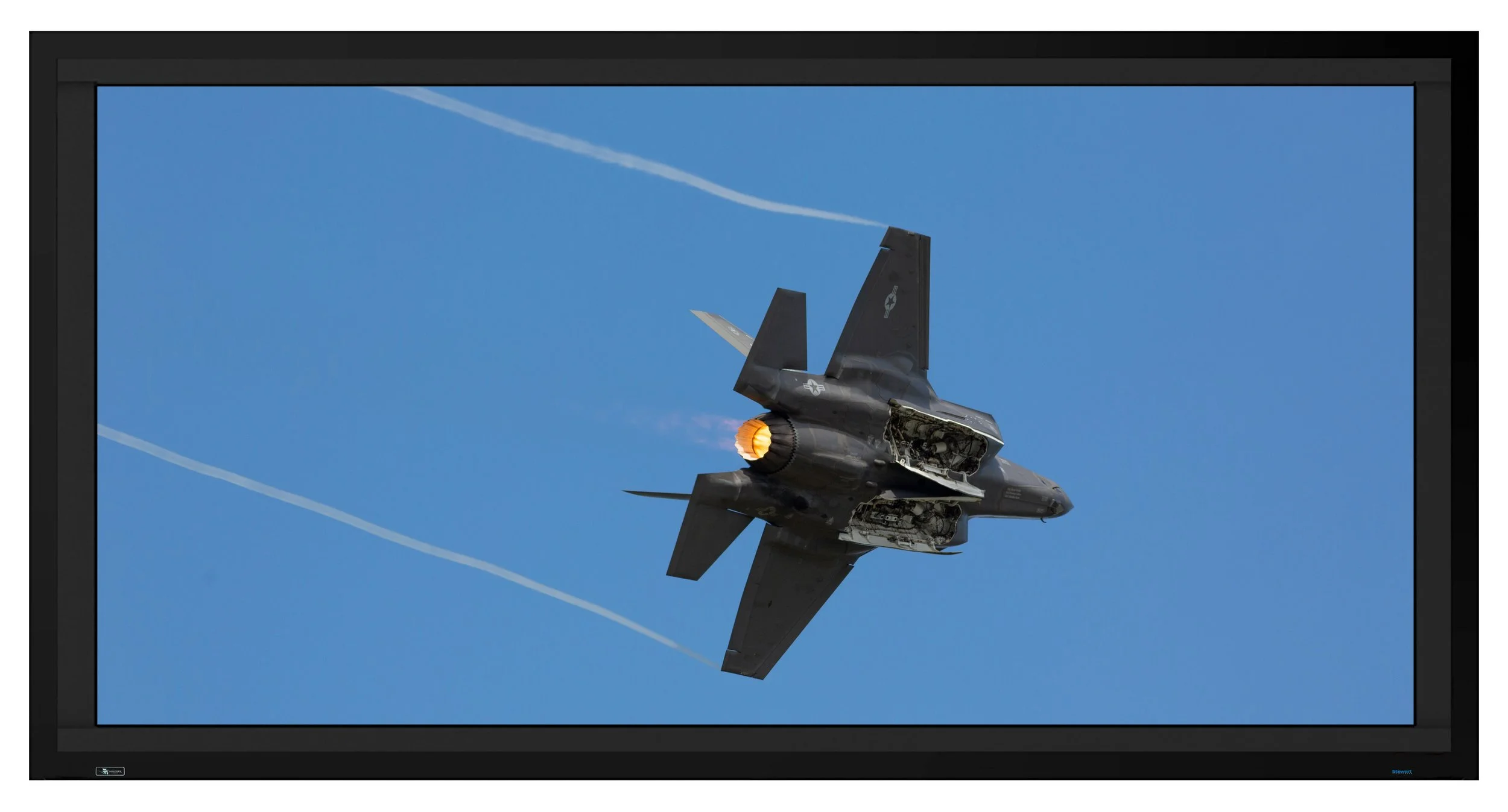 Stewart Filmscreen Director's Choice EVO screen displaying an aircraft against a flat blue sky, a white field uniformity test