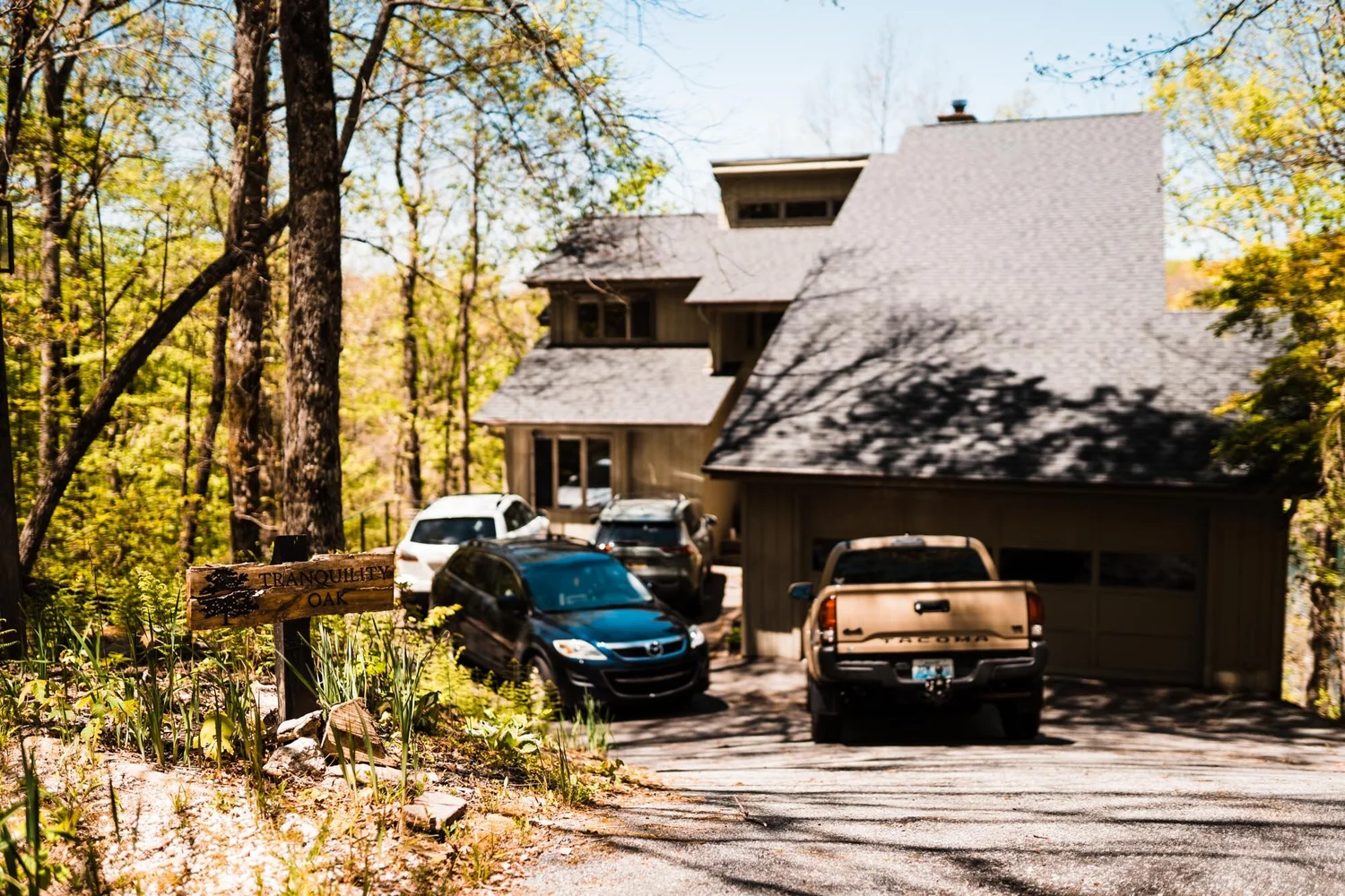 The cabin where Kimb and Roland got ready with family before their Brevard wedding
