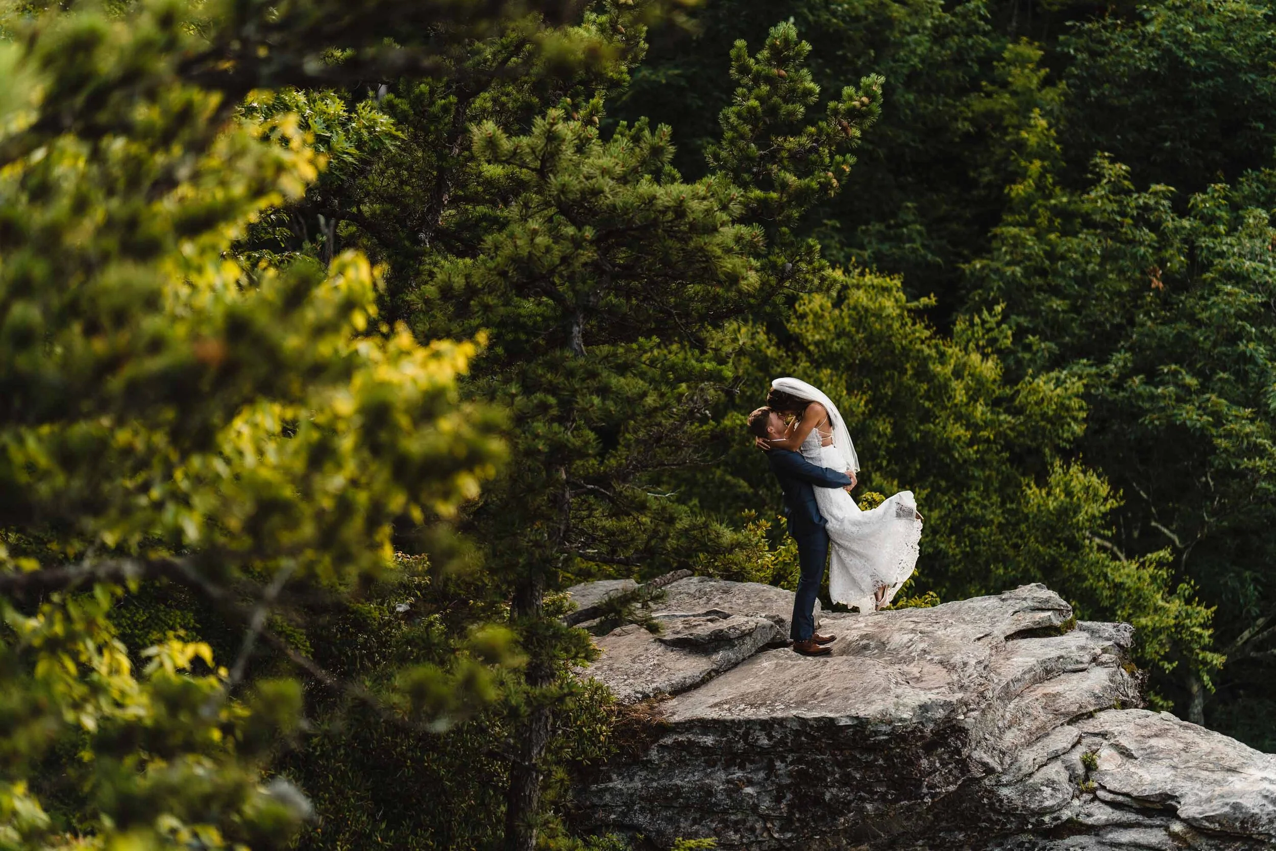 Couple walking at Wiseman’s View in Linville Gorge