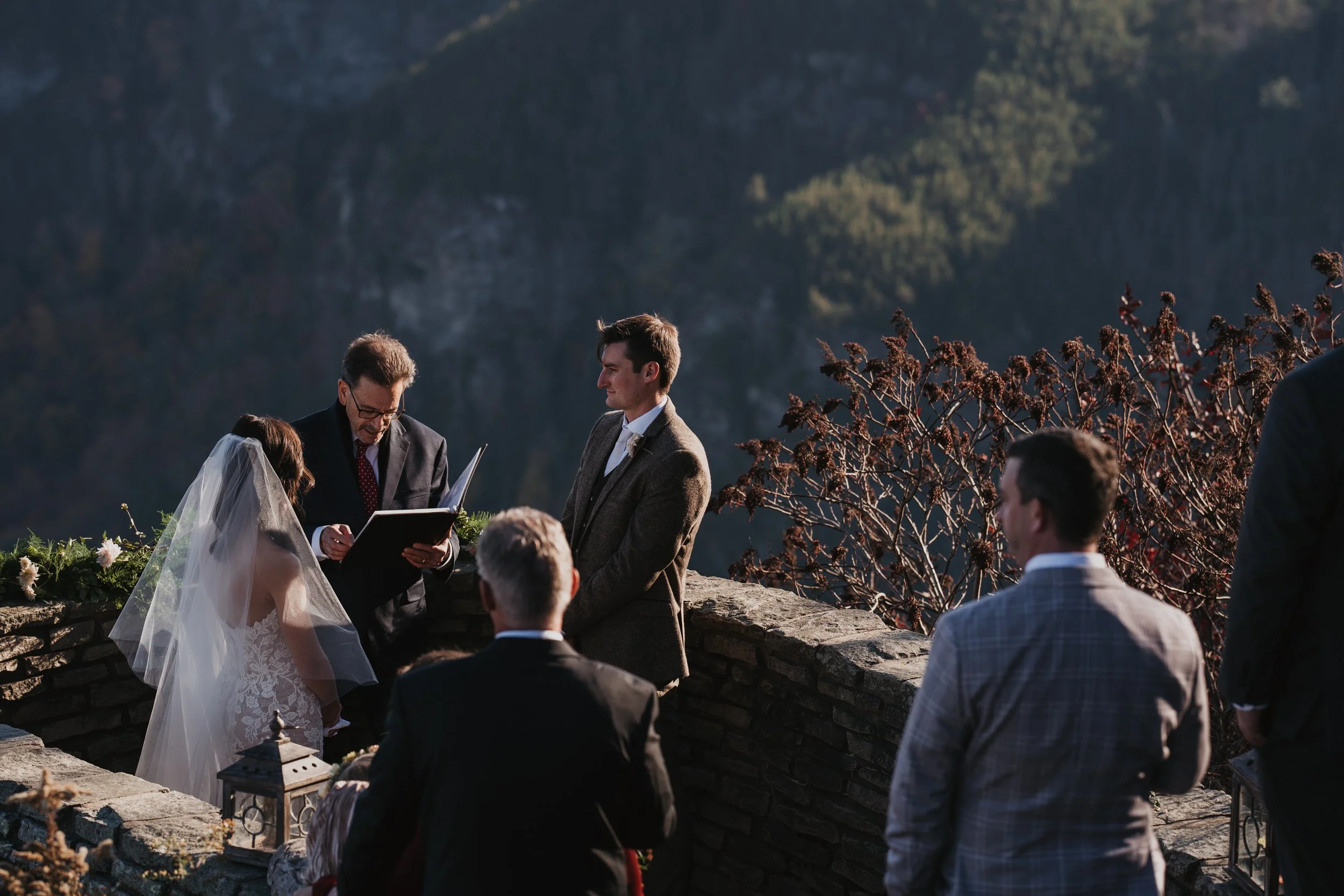 Couple walking with guests at Wiseman’s View in Linville Gorge