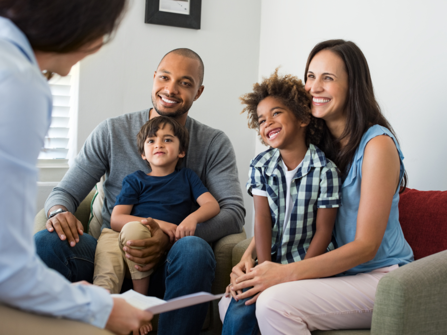 Family attending a mental health counseling session at SageMED in Bellevue