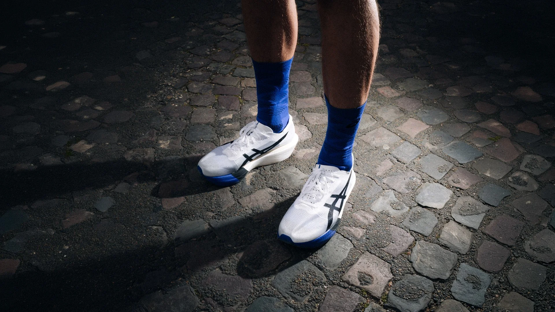 Couverture du Marathon de Paris pour ASICS et SportsShoes par LUSANT Prod.