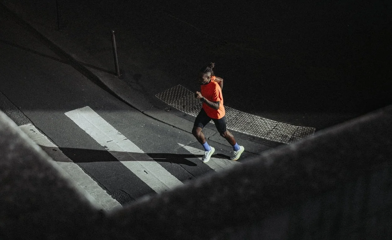 Production vidéo sport outdoor pour HOKA, campagne publicitaire avec drone