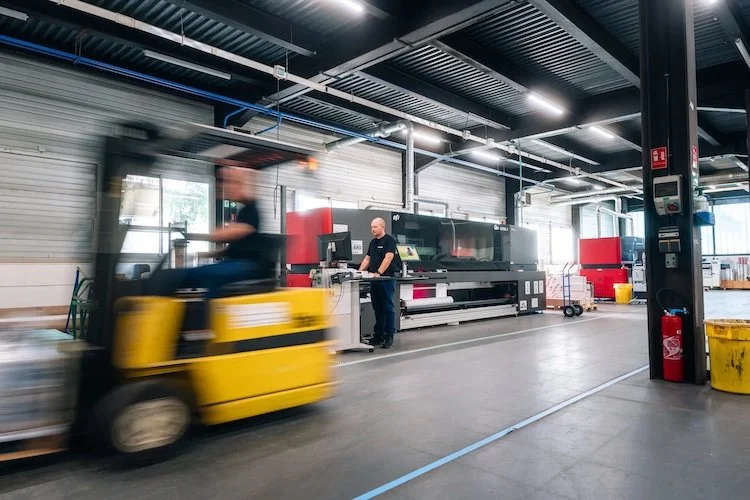 Vidéo corporate pour DecoAder par LUSANT Prod.