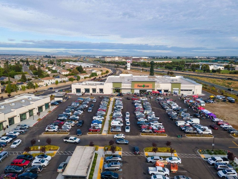 Food 4 Less Manteca on opening day